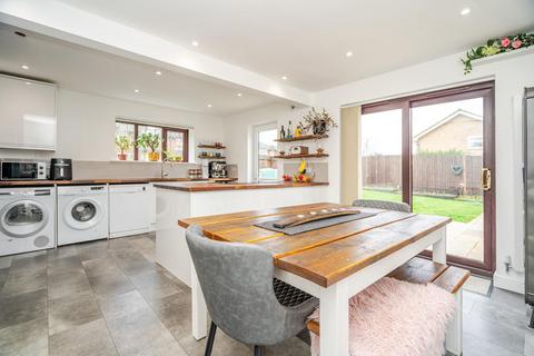 4 bedroom detached house for sale, Favell Drive, Furzton, Milton Keynes, MK4