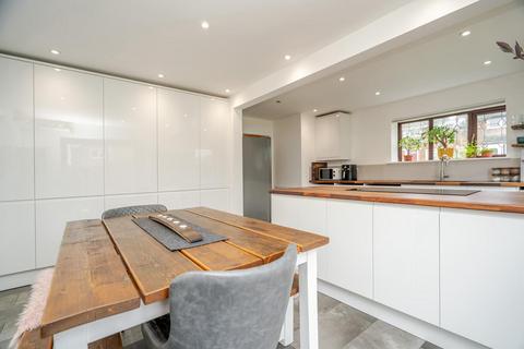 4 bedroom detached house for sale, Favell Drive, Furzton, Milton Keynes, MK4