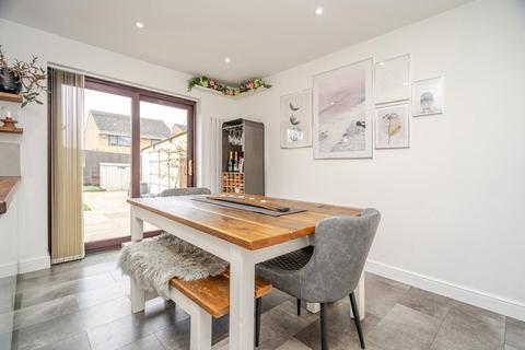 4 bedroom detached house for sale, Favell Drive, Furzton, Milton Keynes, MK4