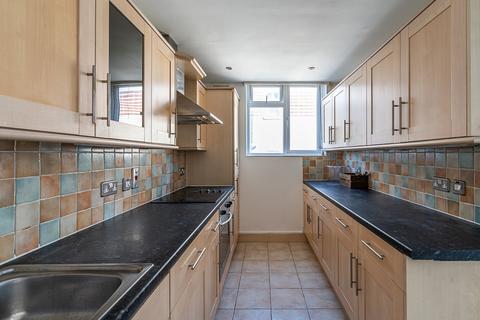 2 bedroom flat to rent, Keswick Road London SW15