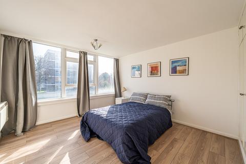 2 bedroom flat to rent, Keswick Road London SW15
