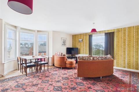 2 bedroom flat for sale, York Place, Scarborough