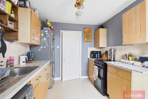 2 bedroom flat for sale, York Place, Scarborough