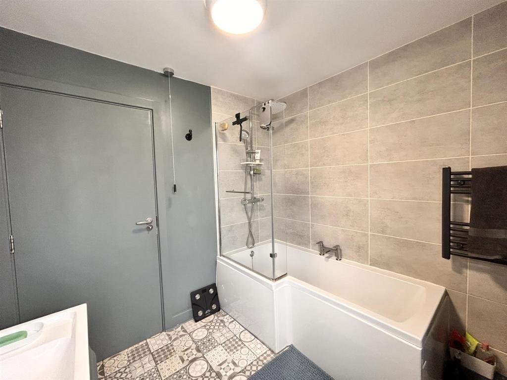 Bathroom 2.jpg