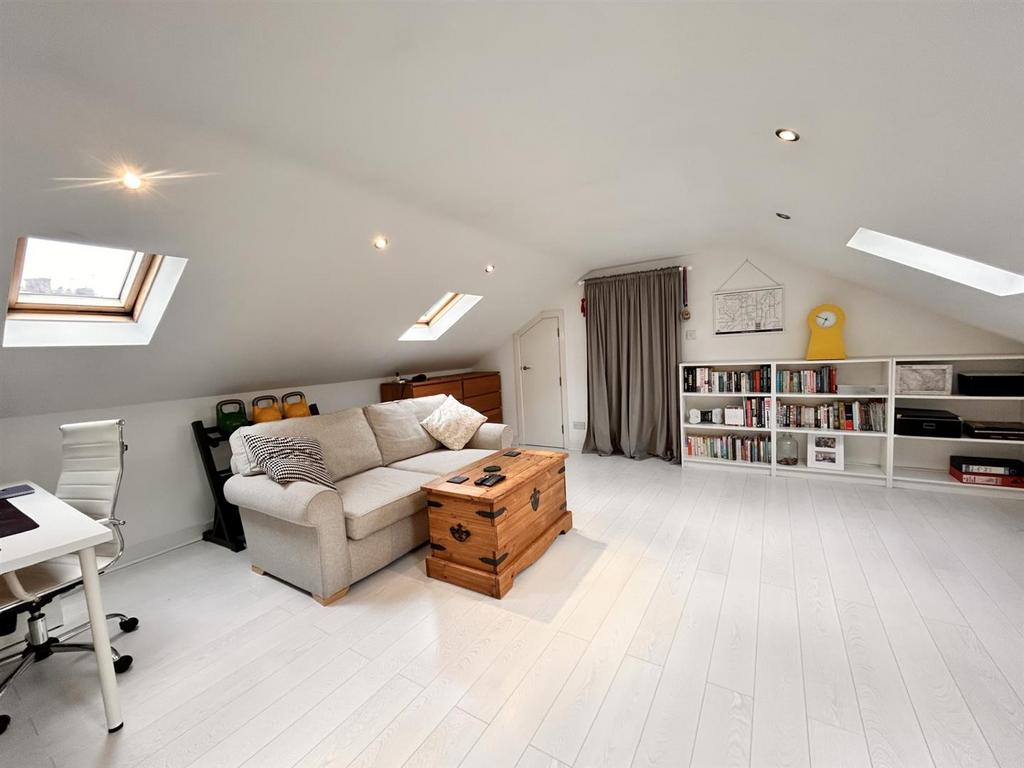 Bedroom 1.jpg