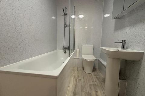 2 bedroom flat to rent, Bournemouth Road, Poole, Dorset