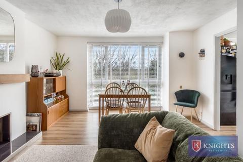 2 bedroom apartment for sale, Shelbourne Road , Tottenham Hale , London, N17