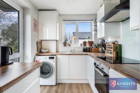 2 bedroom apartment for sale, Shelbourne Road , Tottenham Hale , London, N17