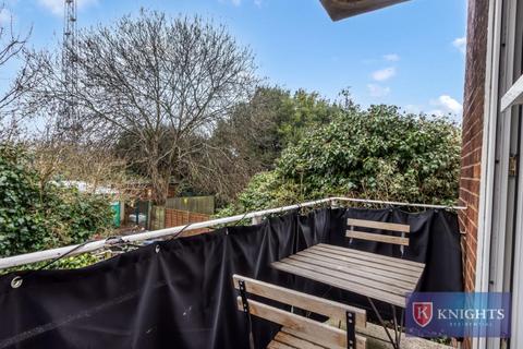 2 bedroom apartment for sale, Shelbourne Road , Tottenham Hale , London, N17