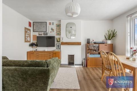 2 bedroom apartment for sale, Shelbourne Road , Tottenham Hale , London, N17