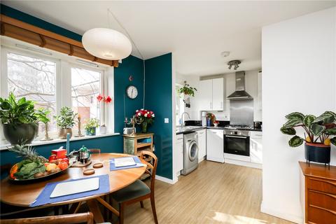 Gunnersbury Lane, London, W3