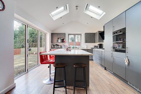4 bedroom end of terrace house for sale, Glemsford Drive, Harpenden, Hertfordshire, AL5