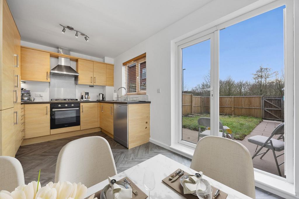 Kitchen Dining Overlooking Garden