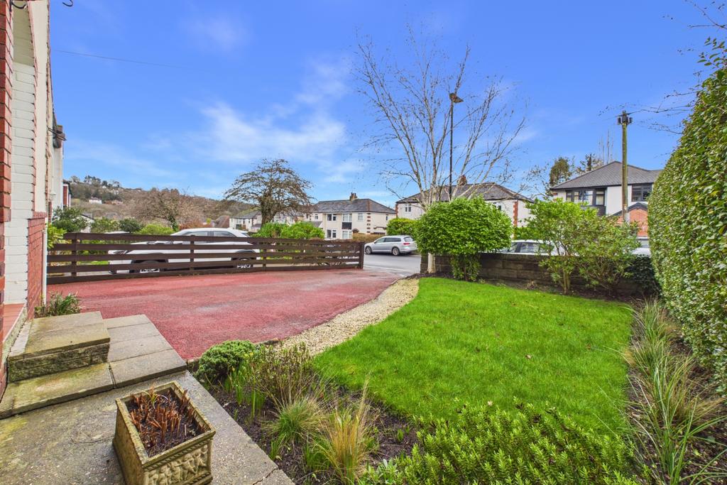 Front Lawn and driveway