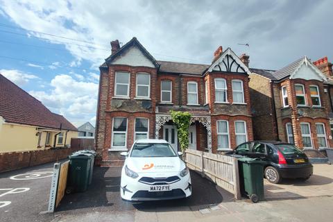 2 bedroom ground floor flat to rent, The Brent, Dartford DA1