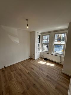 2 bedroom ground floor flat to rent, The Brent, Dartford DA1