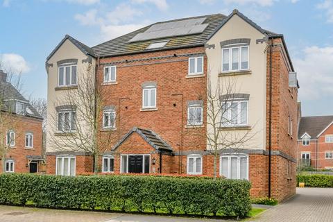 Carpenters Close, Newbury, Berkshire, RG14