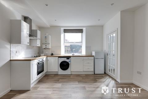 2 bedroom end of terrace house for sale, Batley Road, Heckmondwike, WF16