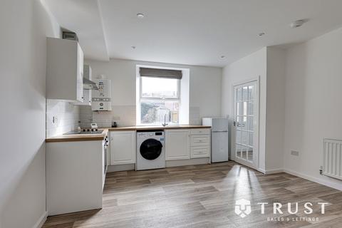 2 bedroom end of terrace house for sale, Batley Road, Heckmondwike, WF16