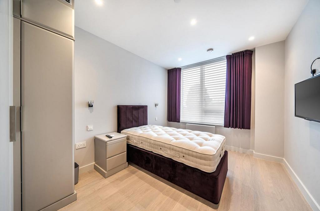 Davidson Frost-Wellings, DFW, Landsby, Stanmore, M