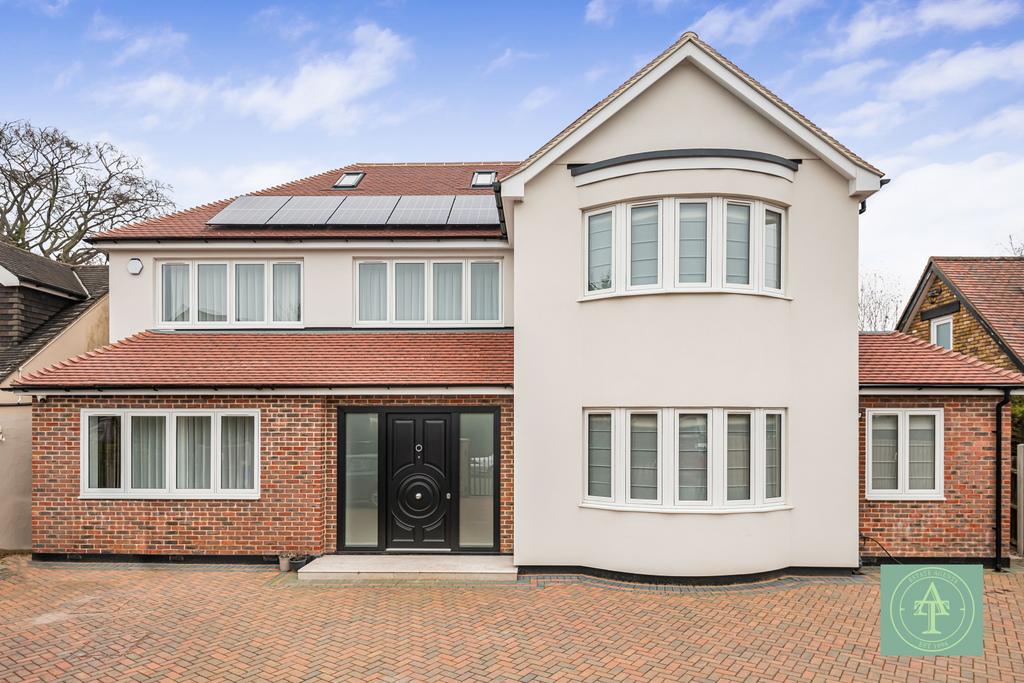 5 Bedroom Detached House
