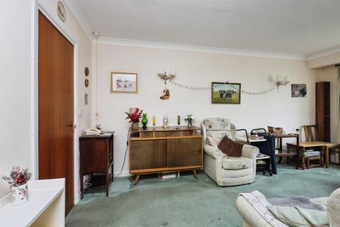 1 bedroom flat for sale, St. Leonards Road, Eastbourne