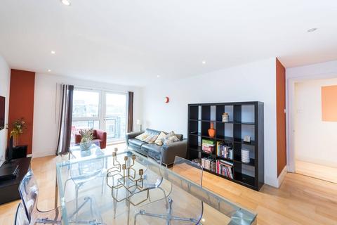 3 bedroom flat to rent, Vauxhall Bridge Road, Pimlico, London, SW1V