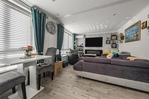 2 bedroom park home for sale, Cranbourne Hall Park, Winkfield, Windsor