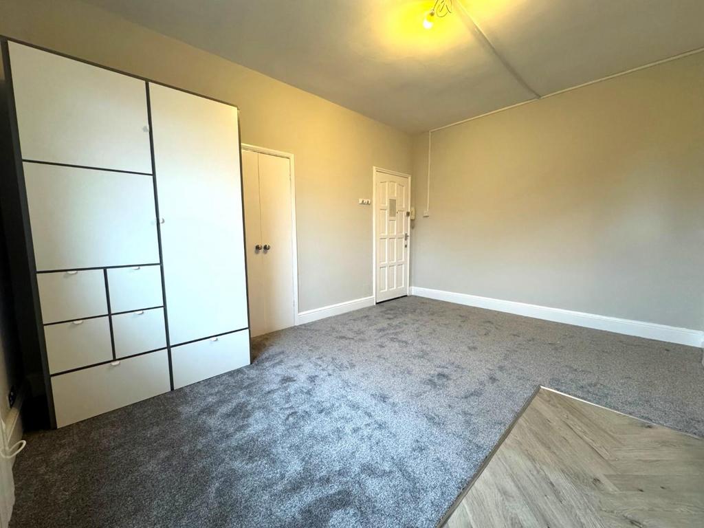Living room pic 2.jpg