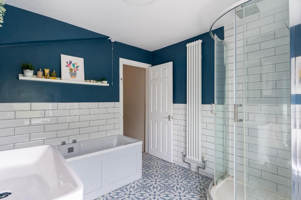 1 E6 RAV - Bathroom A.jpg