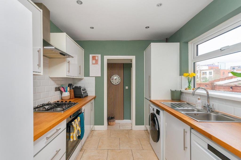 1 E6 RAV - Kitchen B.jpg