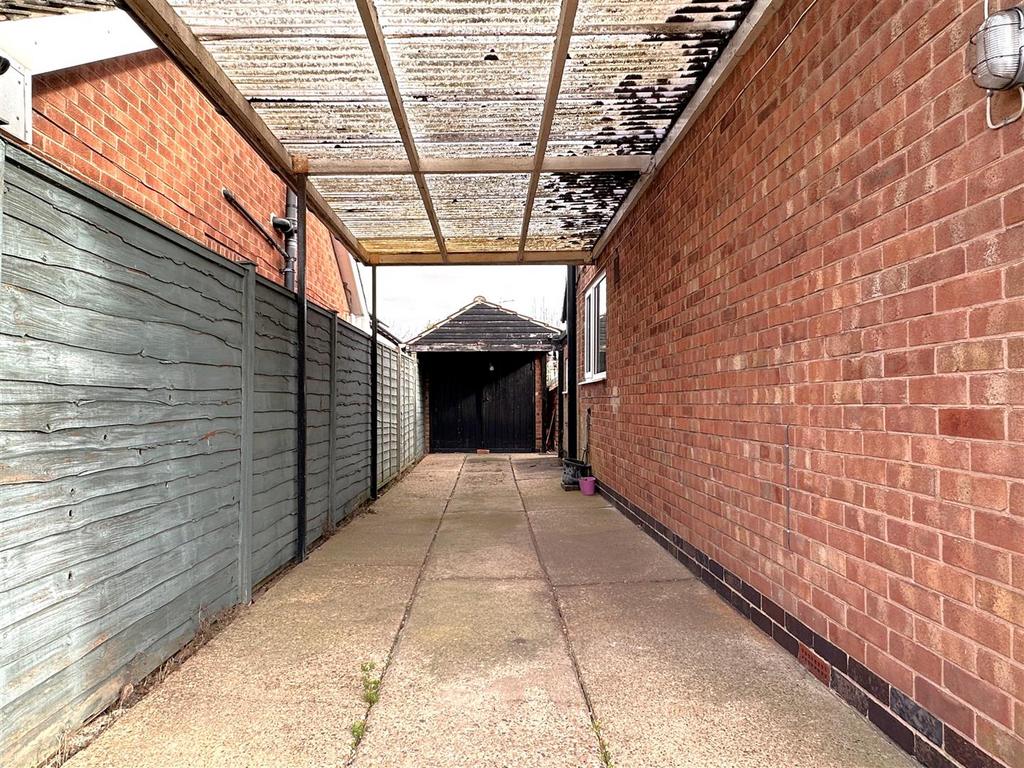 Carport &amp; Garage 739