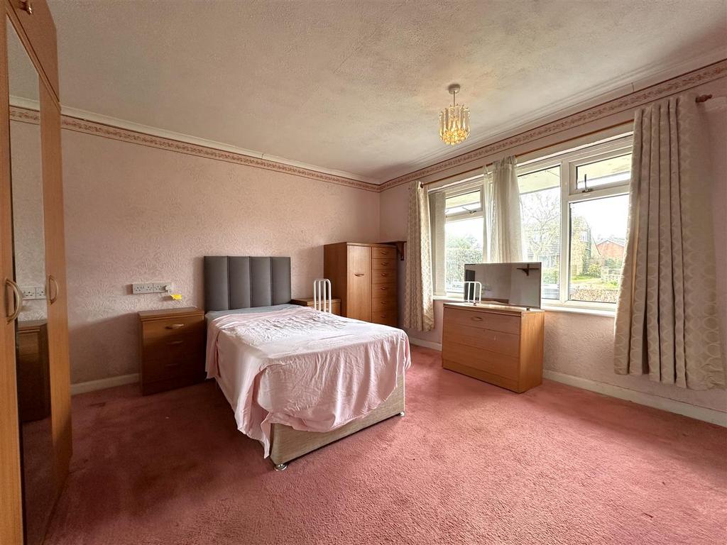 Ground Floor Bedroom (Two) 692