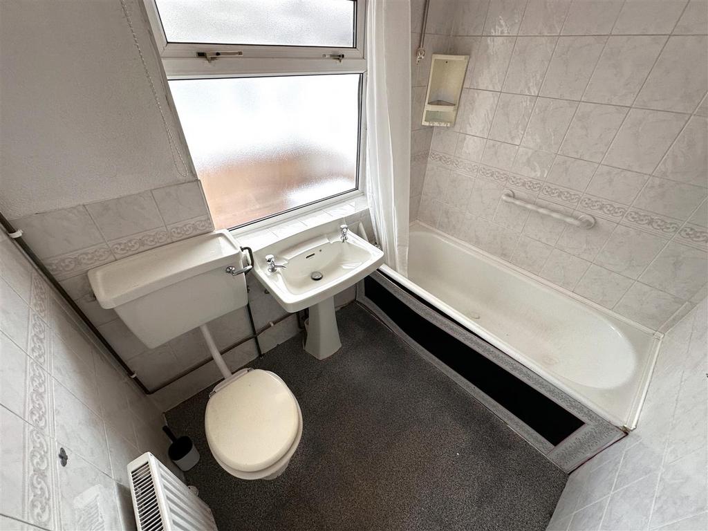 Ground Floor Bathroom 703