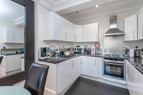Studio to rent, Fitzjohn's Avenue, Hampstead, London, NW3