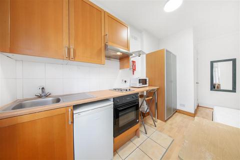 Studio to rent, St. Georges Drive, SW1V