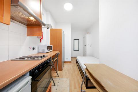 Studio to rent, St. Georges Drive, SW1V