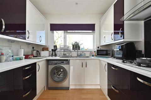 3 bedroom flat for sale, Birkdale, Bexhill-On-Sea