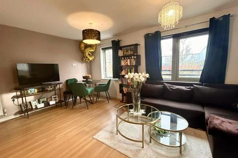 2 bedroom apartment to rent, Alexandra Road, Newhall