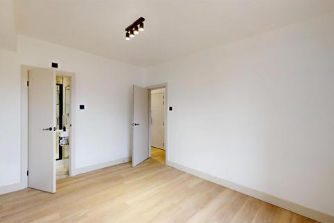 undefined, West Cromwell Road, London SW5