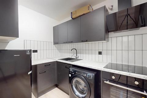 2 bedroom flat to rent, West Cromwell Road, London SW5