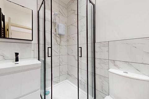2 bedroom flat to rent, West Cromwell Road, London SW5