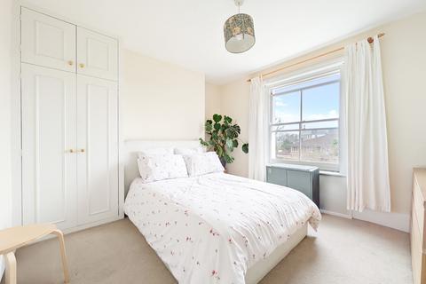 2 bedroom flat to rent, Rosendale Road, London, SE21