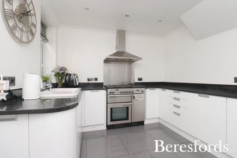 3 bedroom end of terrace house for sale, Front Lane, Upminster, RM14