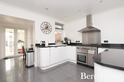 3 bedroom end of terrace house for sale, Front Lane, Upminster, RM14