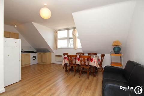 2 bedroom flat to rent, High Street, Edgware, HA8