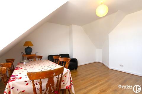 2 bedroom flat to rent, High Street, Edgware, HA8