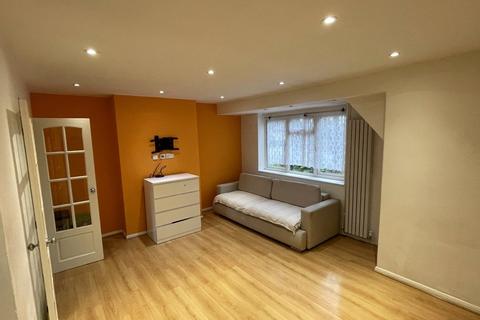 2 bedroom semi-detached house to rent, Stanmore, London HA7
