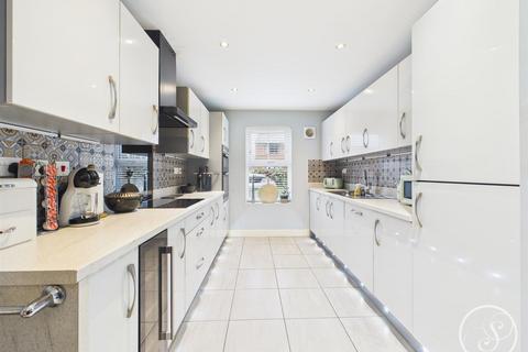 4 bedroom semi-detached house for sale, Magnolia Road, Seacroft, Leeds