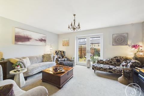 4 bedroom semi-detached house for sale, Magnolia Road, Seacroft, Leeds